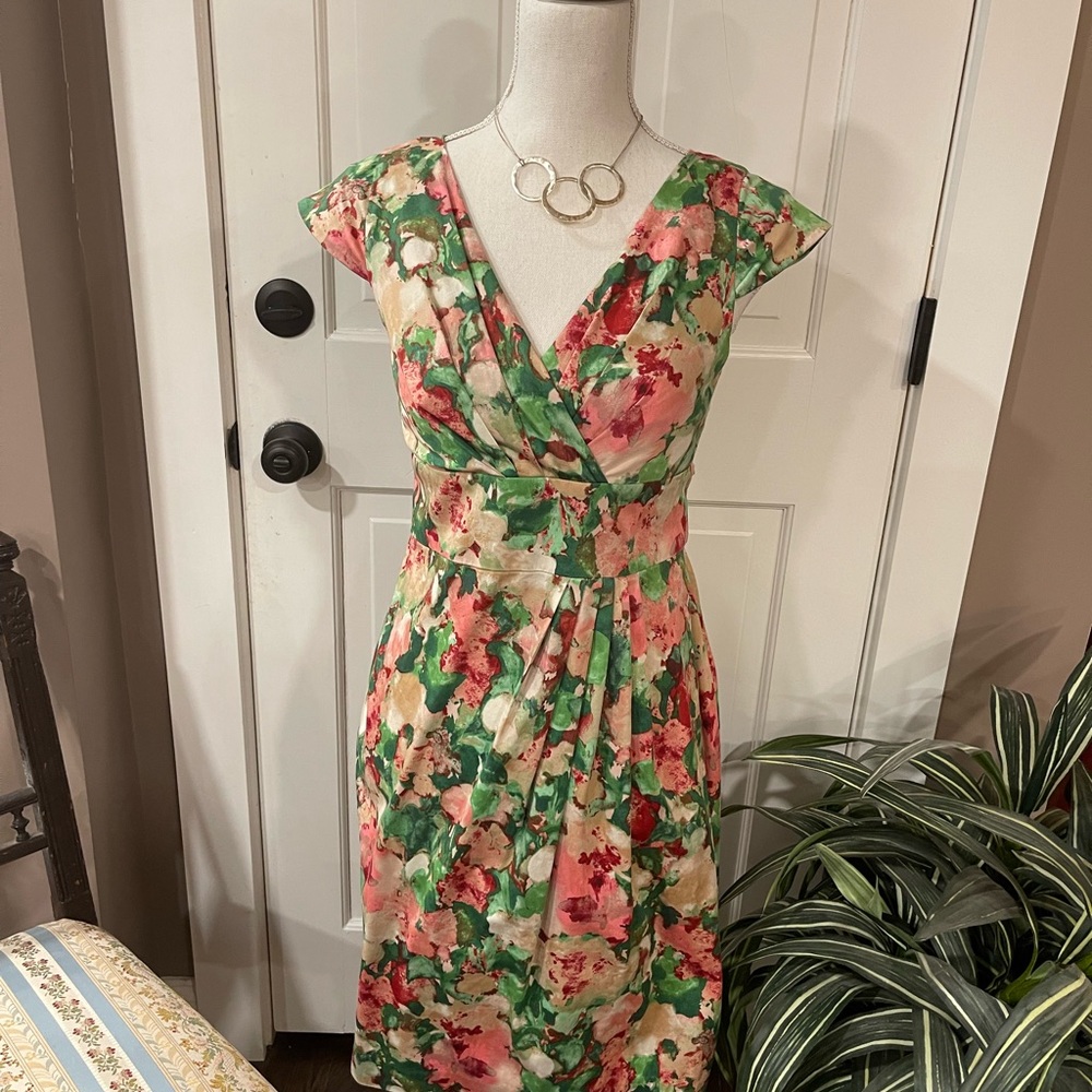 Adorable dress, wore to a wedding once and got so many compliments!